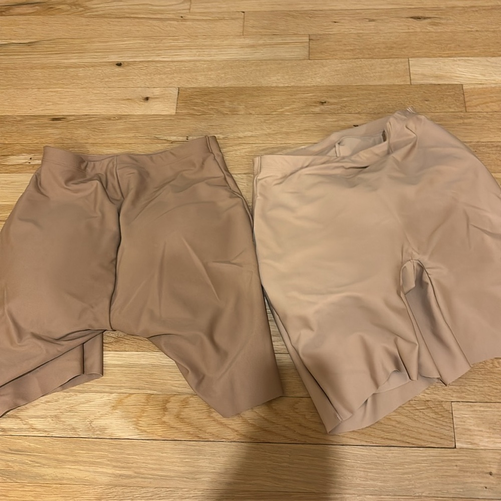 2 SKIMS butt enhancing padded shorts sienna and clay Small